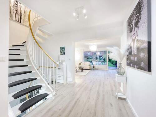 Einladender Flur - 4 Zimmer Reihenmittelhaus zum Kaufen in Hamburg