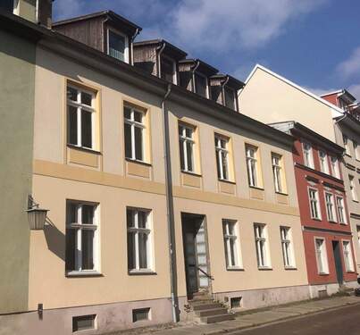 Haus Straßenseite - Etagenwohnung mit 57,00 m&sup2; in Stralsund zur Miete