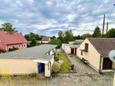 Blick vom Haus in den Hofbereich (O) - 