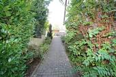 seitlicher Zugang zum Gartenbereich - 