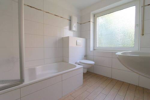 Bad mit Dusch-/Wanne - 