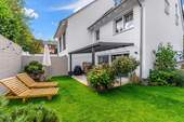 liebevoll gestalteter Garten - 