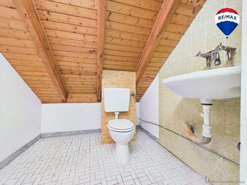 REMAX Immobilien DeLux Einfamilienhau WC Eppelborn Mark Borowicz - 