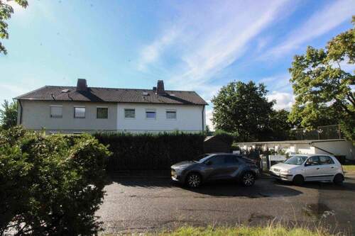 Haus Frontansicht - 6 Zimmer Mehrfamilienhaus, Wohnhaus zum Kaufen in Nürnberg