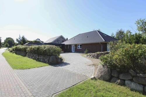 Vorderansicht - Hochwertiger Bungalow - Wohnen mit Anspruch und Stil