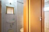 Toilette und Badezimmer - 