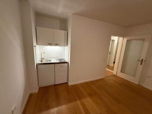 Küchenzeile - 1 Zimmer Etagenwohnung in München