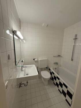 Bad - Etagenwohnung mit 28,90 m² in München zur Miete