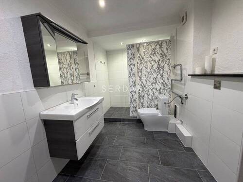 Badezimmer1 - 3 Zimmer Etagenwohnung zum Kaufen in Stuttgart Stuttgart-Nord