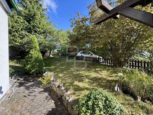 Idyllischer Vorgarten - Bungalow mit 122,00 m&sup2; in Leichlingen (Rheinland) zum Kaufen