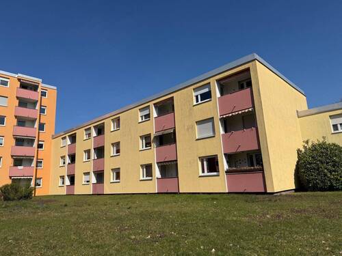 Wohnanlage Rückansicht - 2 Zimmer Etagenwohnung zum Kaufen in Nürnberg