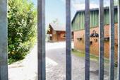 Komplett gesichertes Anwesen - 