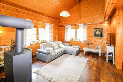 Teilblick ins Wohnzimmer - 