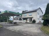 Straßenansicht - Ehemalige Tankstelle samt Wohnhaus und geräumiger Werkstatt