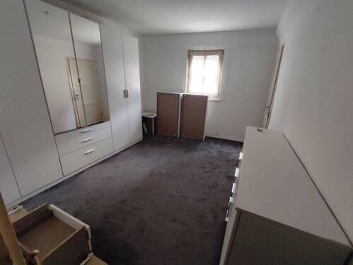 Schlafzimmer EG - 7 Zimmer Mehrfamilienhaus, Wohnhaus zum Kaufen in Gernsbach