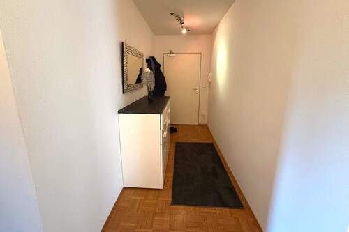 großzügiger Flur - 