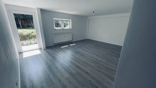 UG - Zimmer mit Gartenausgang - 