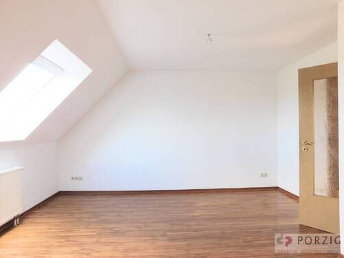 Wohnzimmer - 3 Zimmer Etagenwohnung zur Miete in Chemnitz