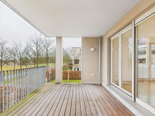 Balkon mit Südwest-Ausrichtung - Lichterfüllte 4-Zimmer-Wohnung nahe dem Riemer See