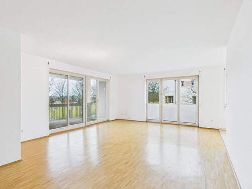 Heller Wohn-/ Essbereich mit Balkonzugang - 4 Zimmer Etagenwohnung zur Miete in München