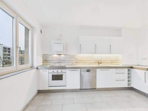 Voll ausgestattete Einbauküche - Etagenwohnung mit 112,00 m² in München zur Miete