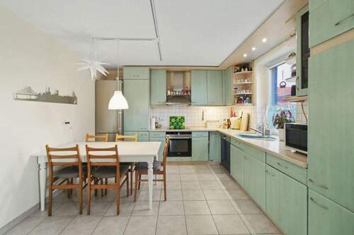 Großzügige Küche - 