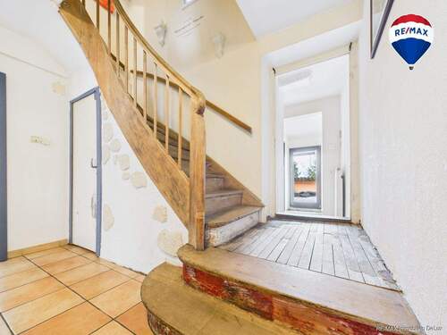 REMAX Immobilien DeLux Einfamilienhaus Diele Mandelbachtal Mark Borowicz - Reihenmittelhaus mit 170,00 m&sup2; in Mandelbachtal zum Kaufen