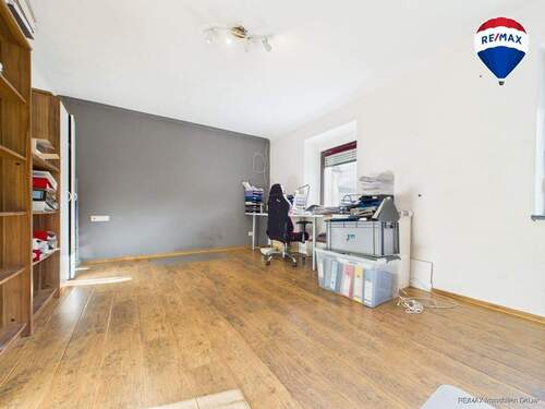 REMAX Immobilien DeLux Einfamilienhau Büro Mandelbachtal Mark Borowicz - 