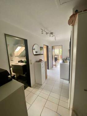 Diele - 3 Zimmer-DG-Wohnung zum Sofortbezug