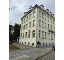 Voll vermietetes Geschäfts- und Wohnhaus im Zentrum von Hoyerswerda