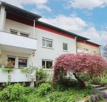 Flexibel nutzbares RMH mit 2-3 Wohneinheiten, Garten, Balkone und zwei Garagen in Feldrandlage - Stuttgart Steckfeld