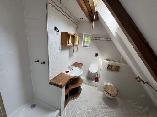 Bad mit Dusche - 
