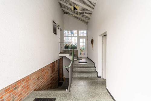 Hauseingang - 1 Zimmer Mehrfamilienhaus, Wohnhaus zum Kaufen in Salach