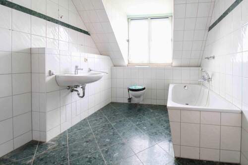 Badezimmer Ansicht 01 - 