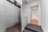 Aufzug, Eingang Musterwohnung - 