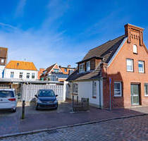 Zweifamilienhaus mit großem Entwicklungspotenzial in zentraler Lage von Heide