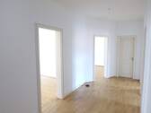 Flur - Zentrum-Ost...Sonnige und große 3-Raum-Wohnung mit Flair!