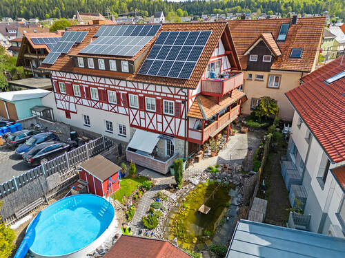 Titel - Zwei WGHs im Paket mit großer Eigentümerwohnung