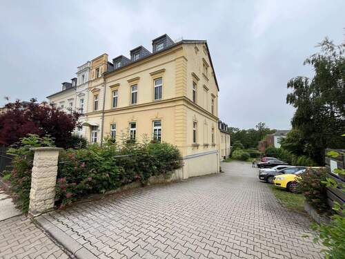 Einfahrt - 2 Zimmer Mehrfamilienhaus, Wohnhaus zum Kaufen in Limbach-Oberfrohna