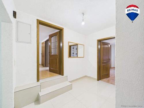 REMAX Immobilien DeLux Einfamilienhaus Bebelsheim Diele Mark Borowicz - 