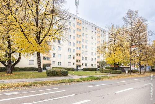 Straßenansicht des Wohnhauses - Etagenwohnung mit 78,50 m² in München zum Kaufen