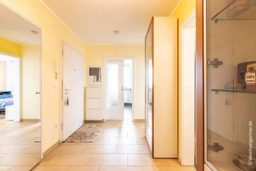 Großzügiger Eingangsbereich - 