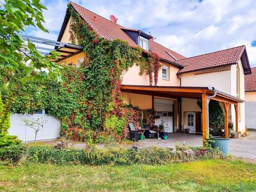 Gebäudeansicht - 4 Zimmer Reihenendhaus in Brandis