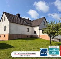 Großzügiges Einfamilienhaus mit zwei Garagen, Schuppen und attraktivem Grundstück! - Langenhahn