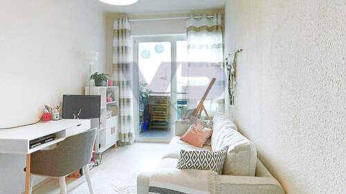 Arbeits- oder Kinderzimmer - 
