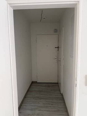 Diele - 2 Zimmer Etagenwohnung zur Miete in Duisburg