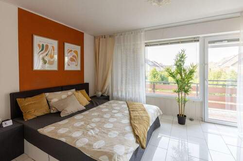 Schlafzimmer mit Balkon - 