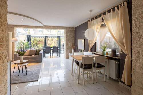 Wohnzimmer - 5 Zimmer Reihenendhaus in Neuss