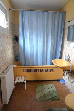 Bad mit Badewanne - 