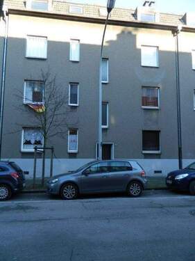 Hausansicht - Kleine, sanierte Wohnung mit zwei Zimmern in Duisburg-Neudorf